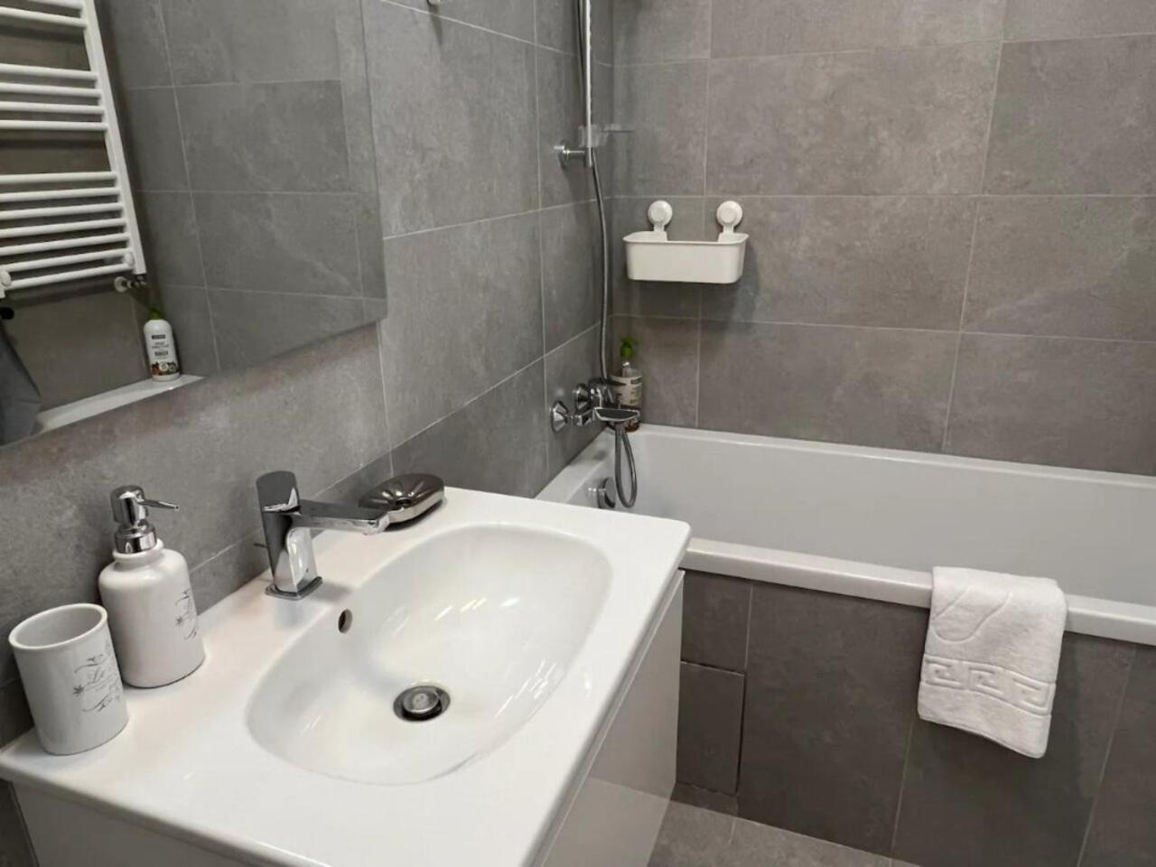 High-Rise Luxury Apartment With Free Parking Bükreş Dış mekan fotoğraf